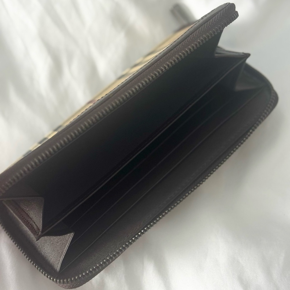 Classic Plaid Wallet in Beige and Brown - Picture 5 of 5